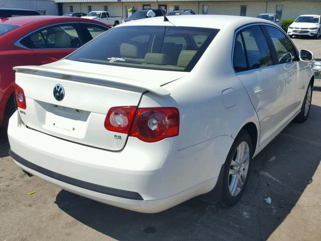 3VWEF81K57M165047 - 2007 VOLKSWAGEN JETTA WOLF WHITE photo 4