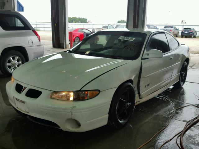 1G2WP1213WF226304 - 1998 PONTIAC GRAND PRIX თეთრი ფოტო 2