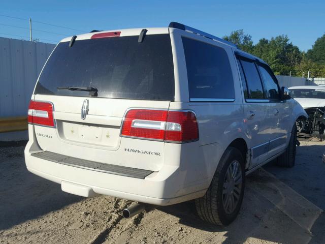 5LMFU28588LJ04524 - 2008 LINCOLN NAVIGATOR WHITE photo 4