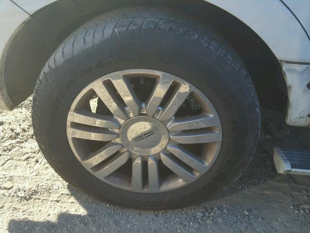 5LMFU28588LJ04524 - 2008 LINCOLN NAVIGATOR WHITE photo 9
