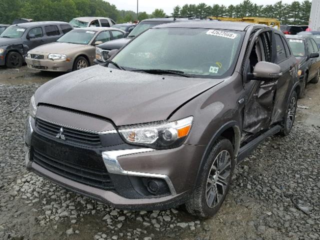 JA4AR3AU3HZ022606 - 2017 MITSUBISHI OUTLANDER BROWN photo 2