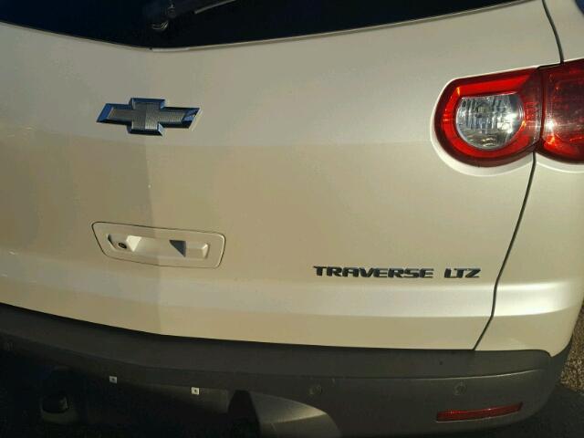 1GNKVLED6BJ197915 - 2011 CHEVROLET TRAVERSE L WHITE photo 9