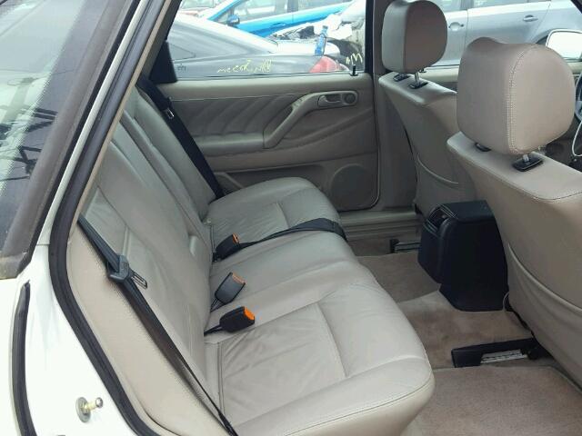 WVWEE83A1VB007660 - 1997 VOLKSWAGEN PASSAT GLX WHITE photo 6