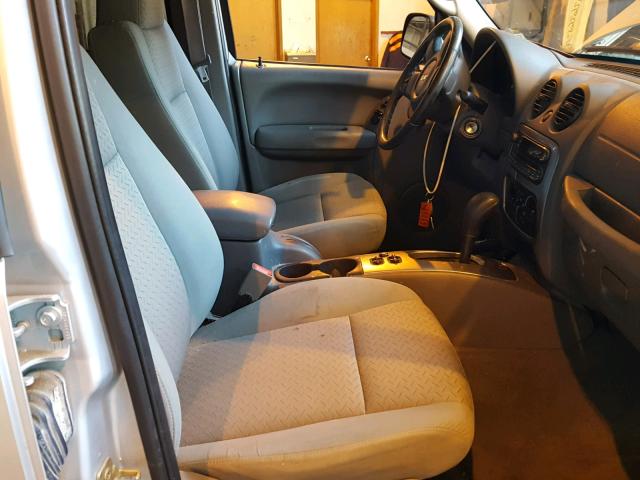 1J4GL38K06W166063 - 2006 JEEP LIBERTY RE SILVER photo 5