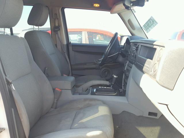1J8HG48K86C198449 - 2006 JEEP COMMANDER WHITE photo 5