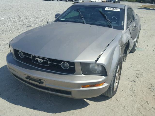 1ZVHT80N195144089 - 2009 FORD MUSTANG GRAY photo 2