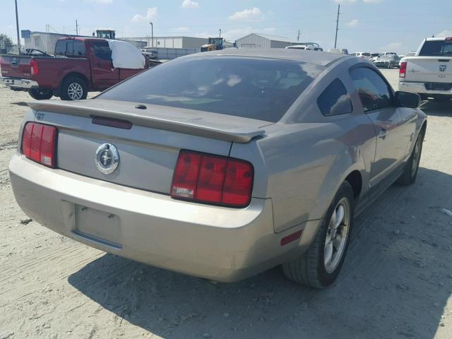 1ZVHT80N195144089 - 2009 FORD MUSTANG GRAY photo 4