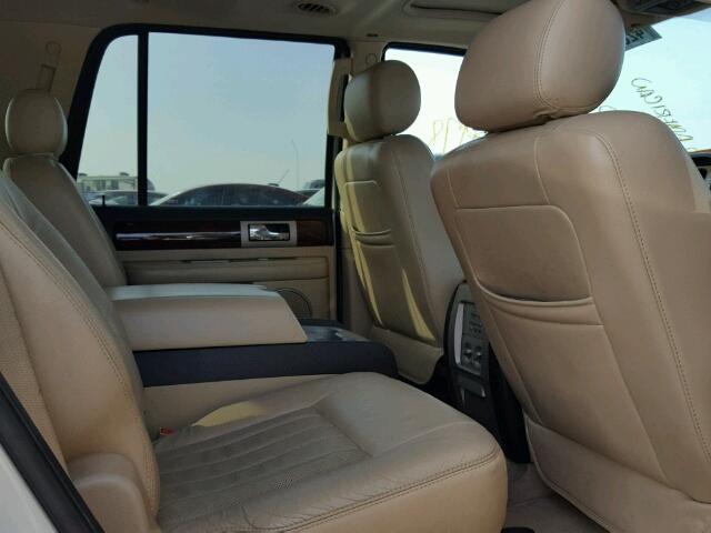 5LMFU27515LJ13787 - 2005 LINCOLN NAVIGATOR WHITE photo 6