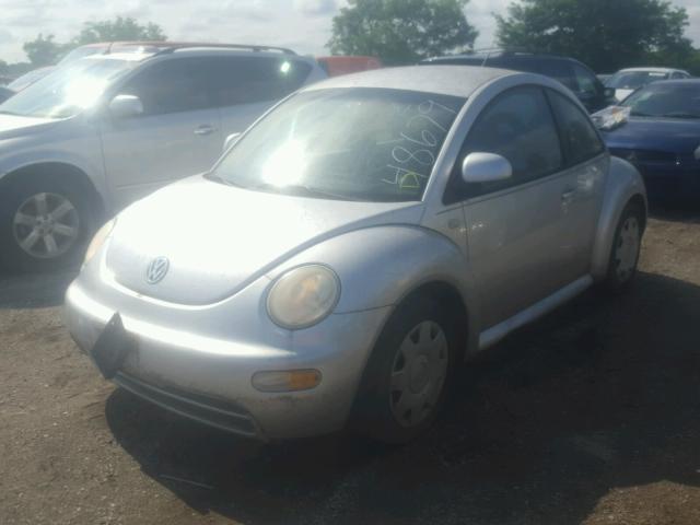 3VWBC21C5YM446770 - 2000 VOLKSWAGEN NEW BEETLE SILVER photo 2