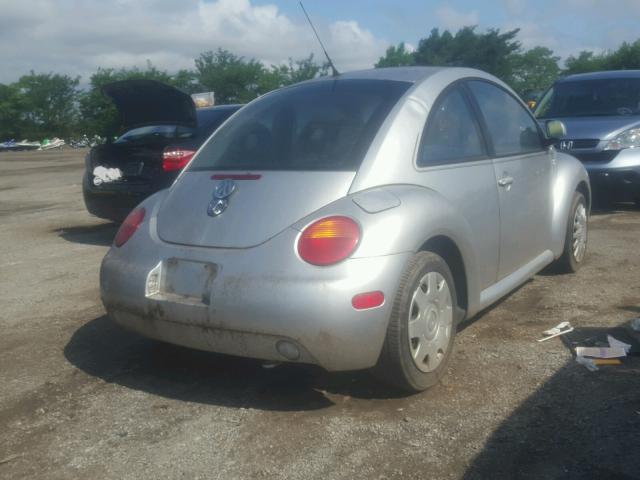 3VWBC21C5YM446770 - 2000 VOLKSWAGEN NEW BEETLE SILVER photo 4