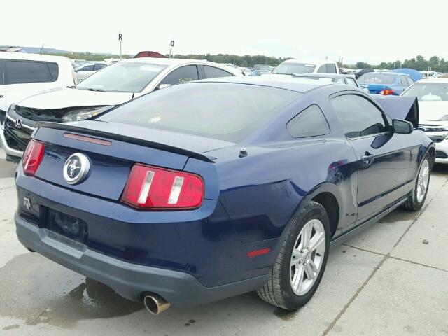 1ZVBP8AN9A5152230 - 2010 FORD MUSTANG BLUE photo 4