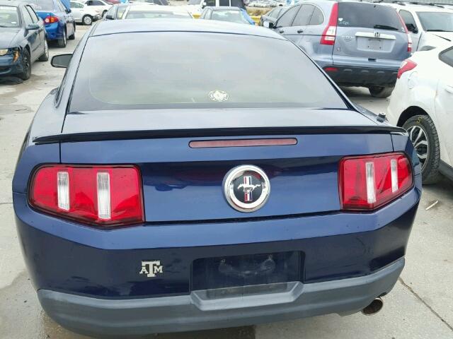 1ZVBP8AN9A5152230 - 2010 FORD MUSTANG BLUE photo 9