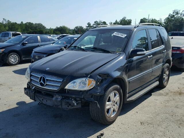 4JGAB57E75A517869 - 2005 MERCEDES-BENZ ML BLACK photo 2