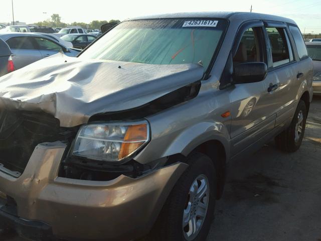 5FNYF18136B028387 - 2006 HONDA PILOT LX GOLD photo 2