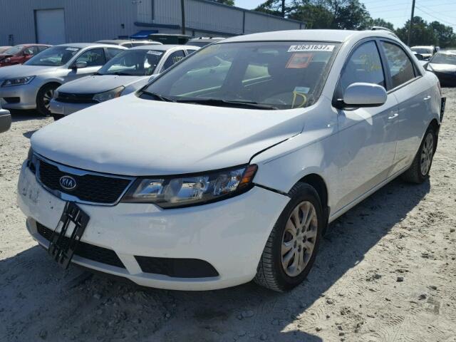 KNAFT4A22D5658529 - 2013 KIA FORTE LX WHITE photo 2