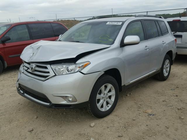 5TDBK3EH1DS223394 - 2013 TOYOTA HIGHLANDER SILVER photo 2