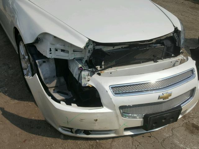 1G1ZE5E1XBF131159 - 2011 CHEVROLET MALIBU LTZ 白色 照片 9