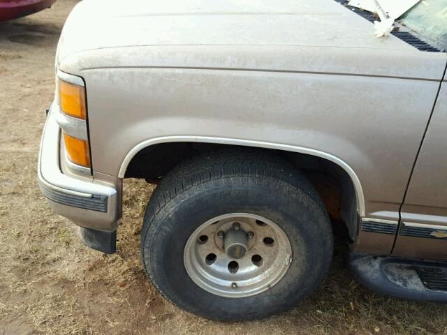 3GNEC16R0TG126858 - 1996 CHEVROLET SUBURBAN C TAN photo 9