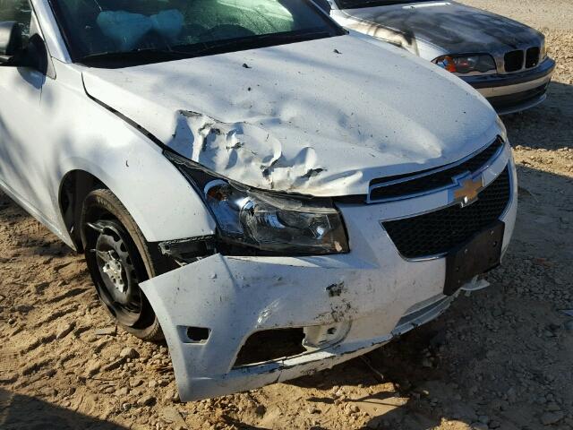 1G1PA5SG9D7292255 - 2013 CHEVROLET CRUZE LS WHITE photo 9