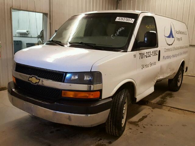 1GCUHAD49A1172388 - 2010 CHEVROLET EXPRESS G1 WHITE photo 2