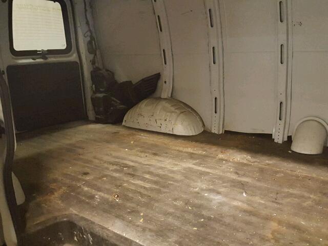 1GCUHAD49A1172388 - 2010 CHEVROLET EXPRESS G1 WHITE photo 6