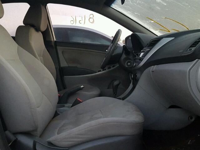 KMHCT4AE7DU496205 - 2013 HYUNDAI ACCENT SILVER photo 5