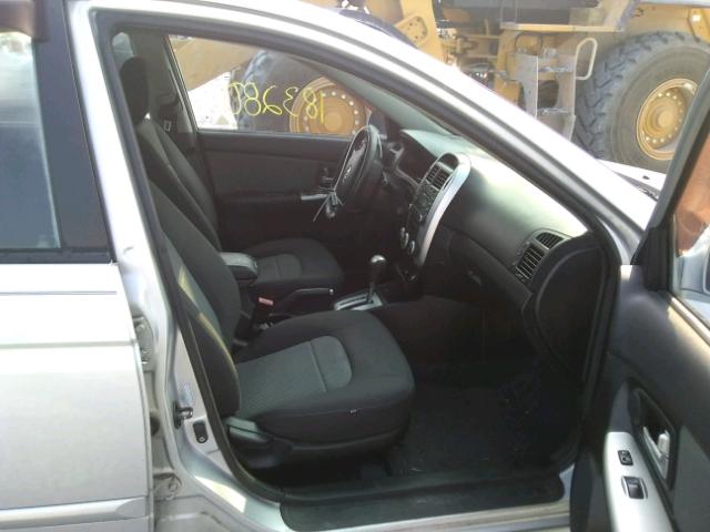 KNAFE161775000573 - 2007 KIA SPECTRA5 S SILVER photo 5