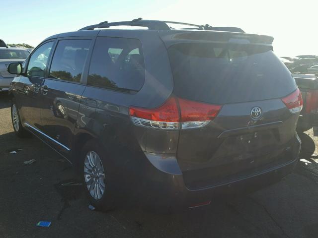 5TDYK3DCXDS349608 - 2013 TOYOTA SIENNA GRAY photo 3