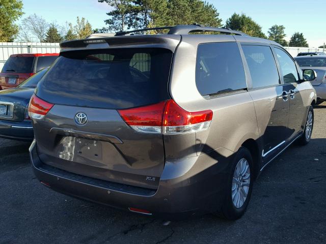 5TDYK3DCXDS349608 - 2013 TOYOTA SIENNA GRAY photo 4