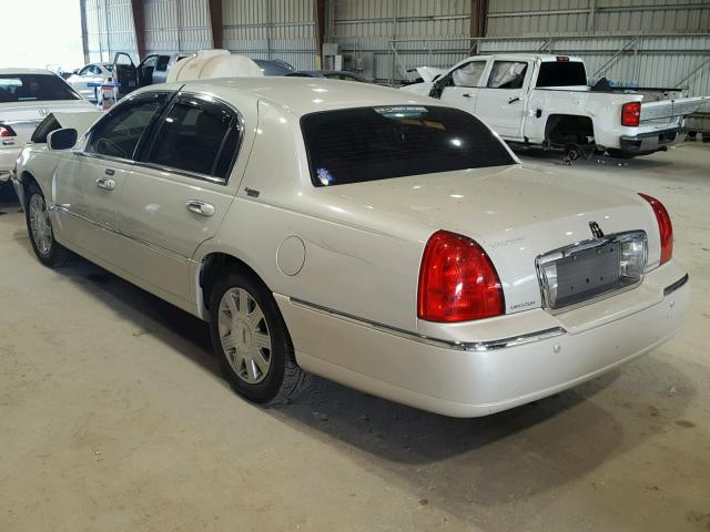 1LNHM82W65Y667506 - 2005 LINCOLN TOWN CAR S WHITE photo 3