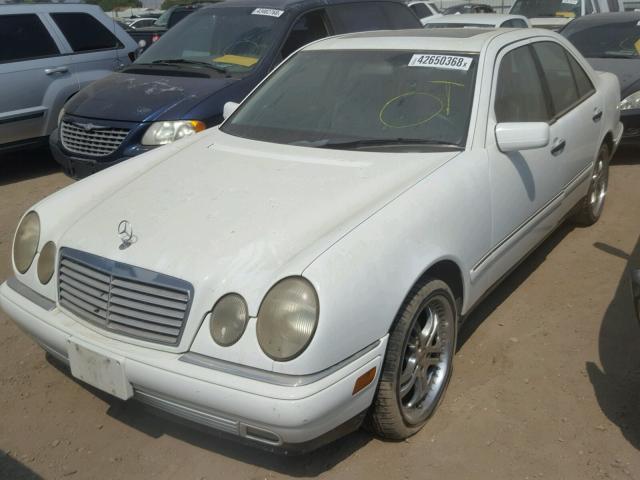 WDBJF65H7XA722735 - 1999 MERCEDES-BENZ E 320 WHITE photo 2