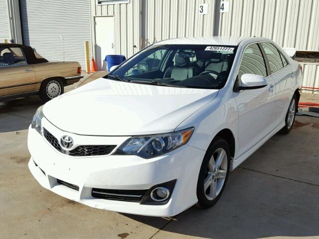 4T1BF1FK9CU519658 - 2012 TOYOTA CAMRY WHITE photo 2