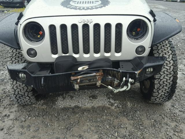 1J4FA24107L103203 - 2007 JEEP WRANGLER X GRAY photo 9