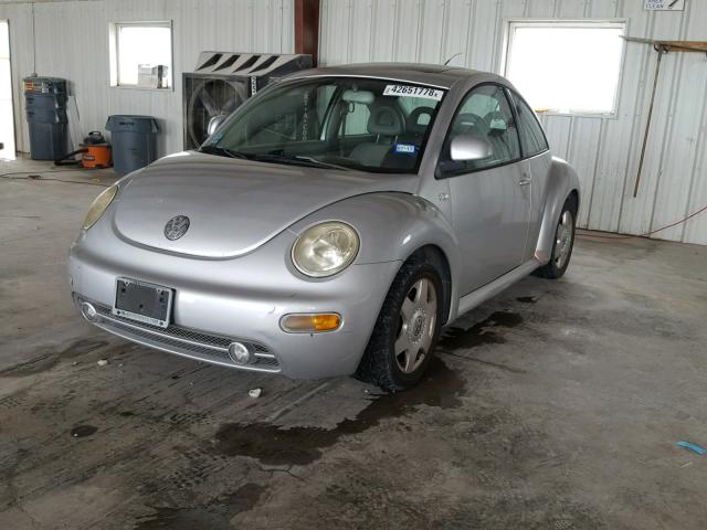 3VWDD21C2YM452080 - 2000 VOLKSWAGEN NEW BEETLE ვერცხლისფერი ფოტო 2
