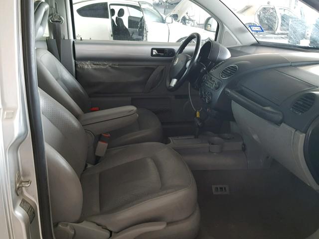 3VWDD21C2YM452080 - 2000 VOLKSWAGEN NEW BEETLE ვერცხლისფერი ფოტო 5