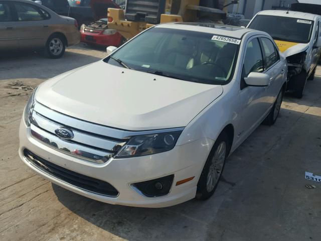 3FADP0L36AR150415 - 2010 FORD FUSION HYB WHITE photo 2