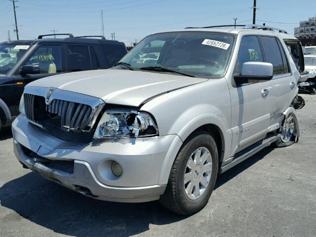 5LMFU27R34LJ24713 - 2004 LINCOLN NAVIGATOR Grau Foto 2