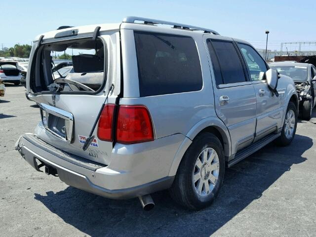 5LMFU27R34LJ24713 - 2004 LINCOLN NAVIGATOR Grau Foto 4