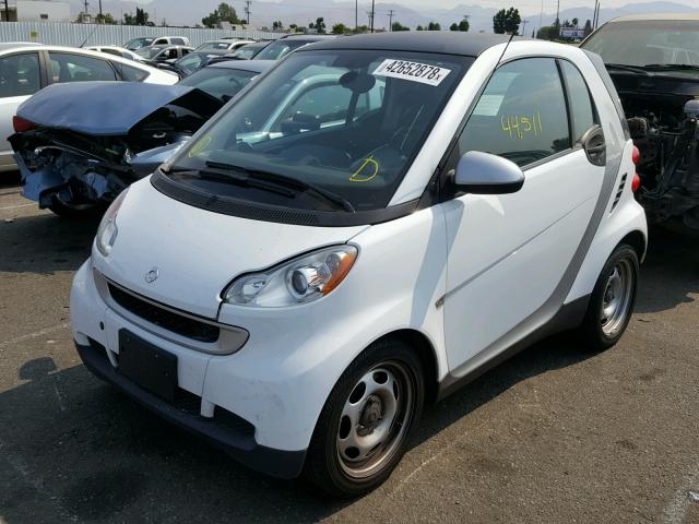 WMEEJ3BA3CK570725 - 2012 SMART FORTWO PUR WHITE photo 2