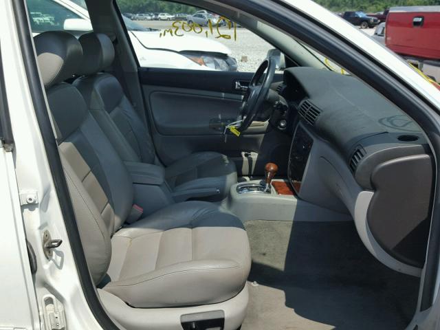 WVWRH63B13P197126 - 2003 VOLKSWAGEN PASSAT GLX WHITE photo 5