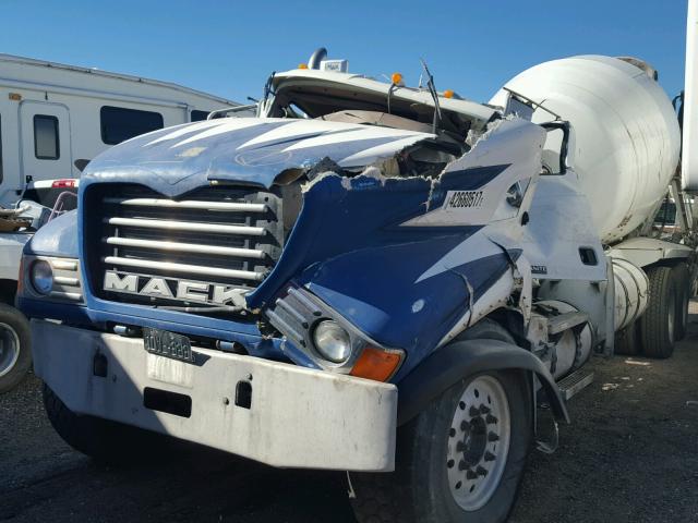 1M2AG02C47M003134 - 2007 MACK 500 CV500 WHITE photo 2