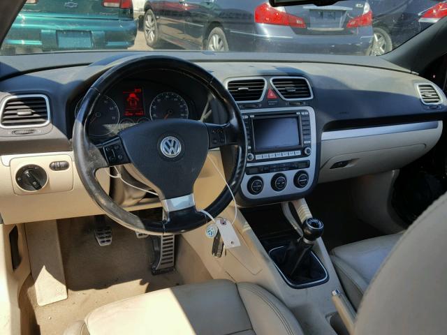 WVWCA71F97V037602 - 2007 VOLKSWAGEN EOS 2.0T S 黑色 照片 9