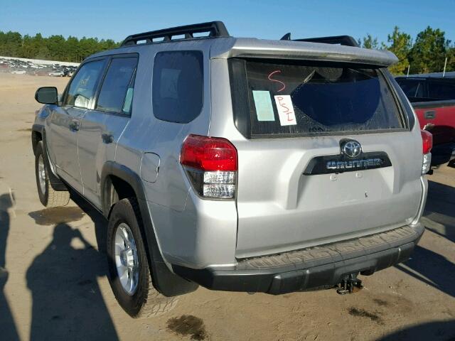 JTEBU5JR6D5142378 - 2013 TOYOTA 4RUNNER SR SILVER photo 3