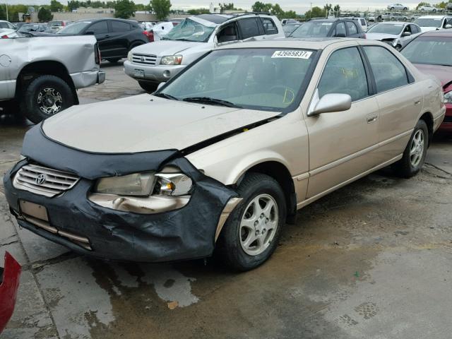 JT2BG28K3X0278982 - 1999 TOYOTA CAMRY GOLD photo 2