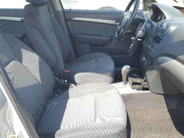 KL1TD56E79B380464 - 2009 CHEVROLET AVEO LS SILVER photo 5