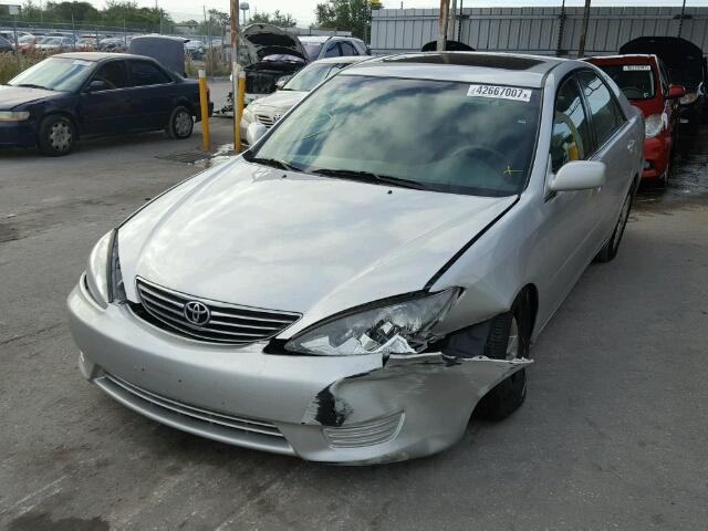 4T1BF32K55U605859 - 2005 TOYOTA CAMRY LE SILVER photo 2