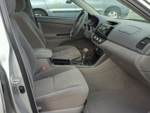 4T1BF32K55U605859 - 2005 TOYOTA CAMRY LE 银色 照片 5