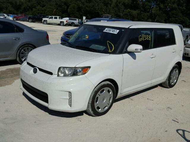 JTLZE4FEXDJ038200 - 2013 TOYOTA SCION XB WHITE photo 2