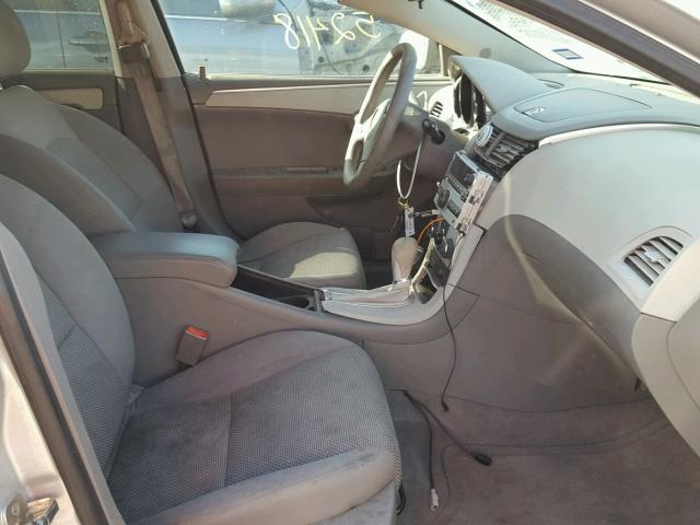 1G1ZB5E05CF234085 - 2012 CHEVROLET MALIBU LS 银色 照片 5
