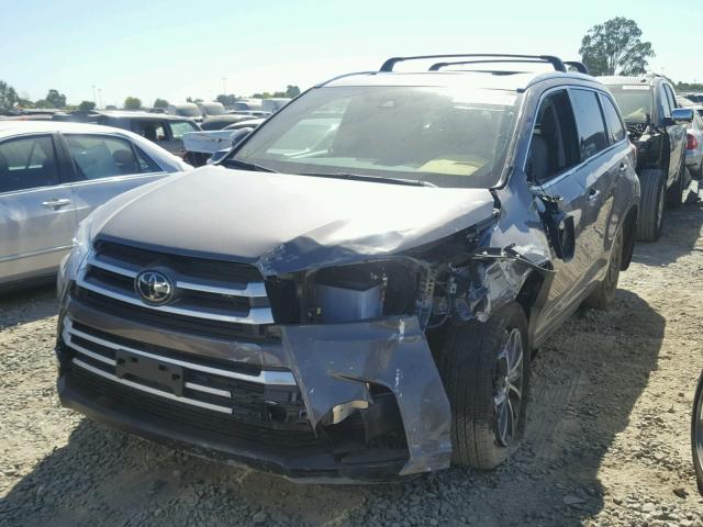 5TDJZRFH8HS408606 - 2017 TOYOTA HIGHLANDER GRAY photo 2